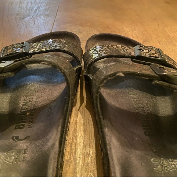 Birkenstock “Sydney” Metallic Slip On - Picture 9 of 10